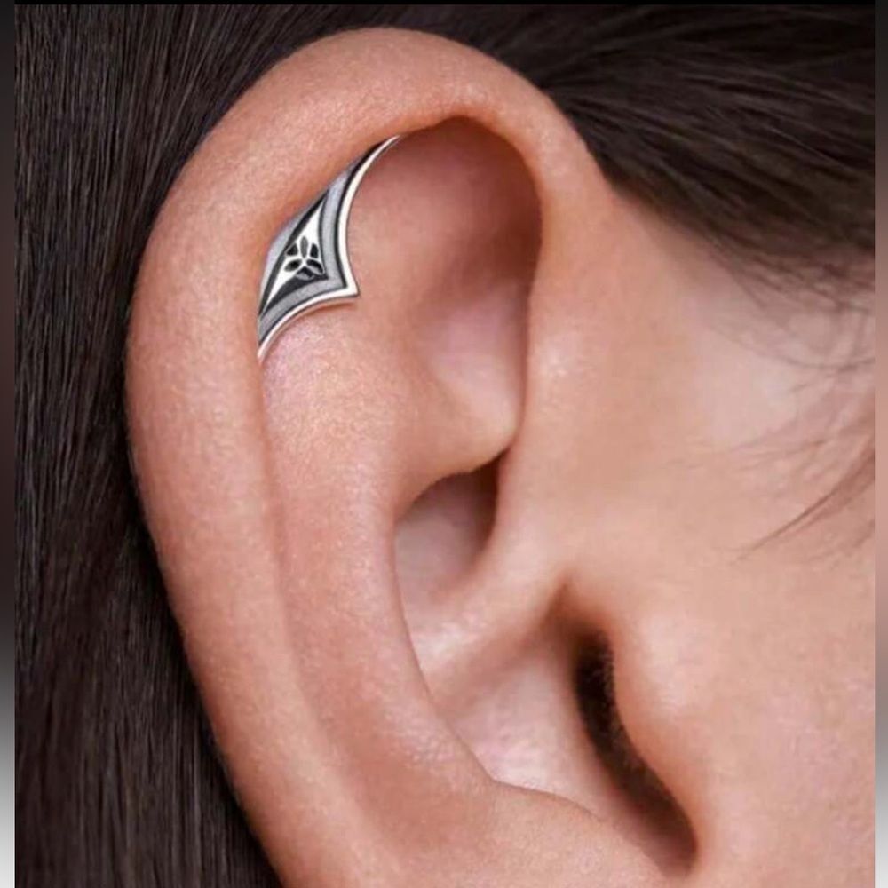 Silver Ear unique Cuff R298 - Picture 2 of 3